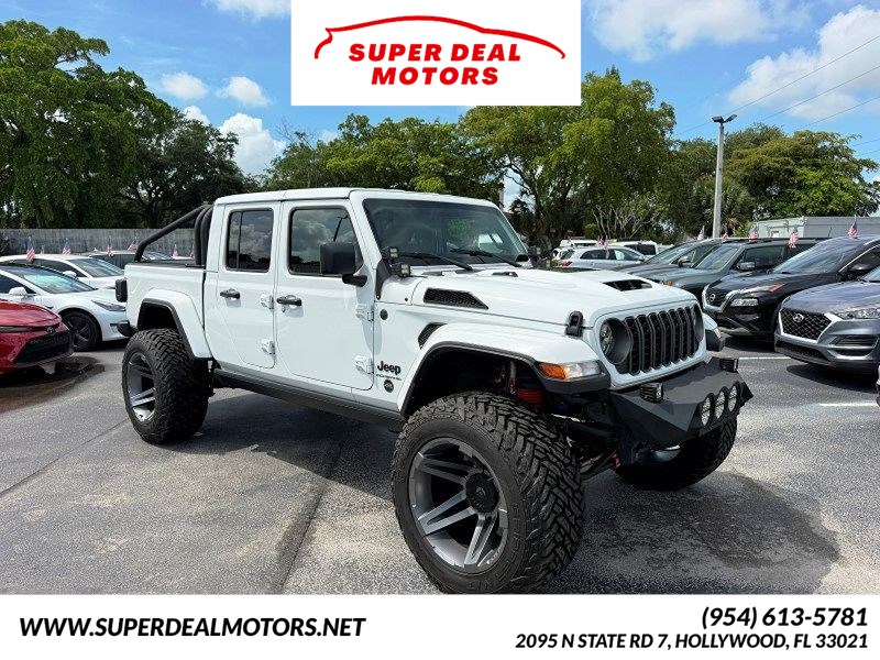 2024 Jeep Gladiator Nighthawk Auto's photo