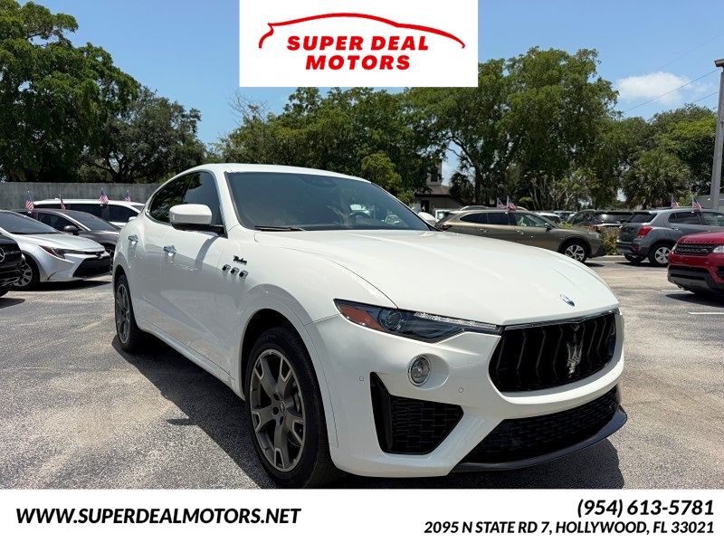 Bianco 2023 Maserati Levante SUV / Crossover All-Wheel Drive Automatic