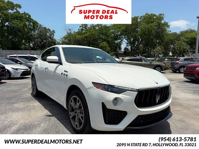 Bianco 2023 Maserati Levante SUV / Crossover All-Wheel Drive Automatic