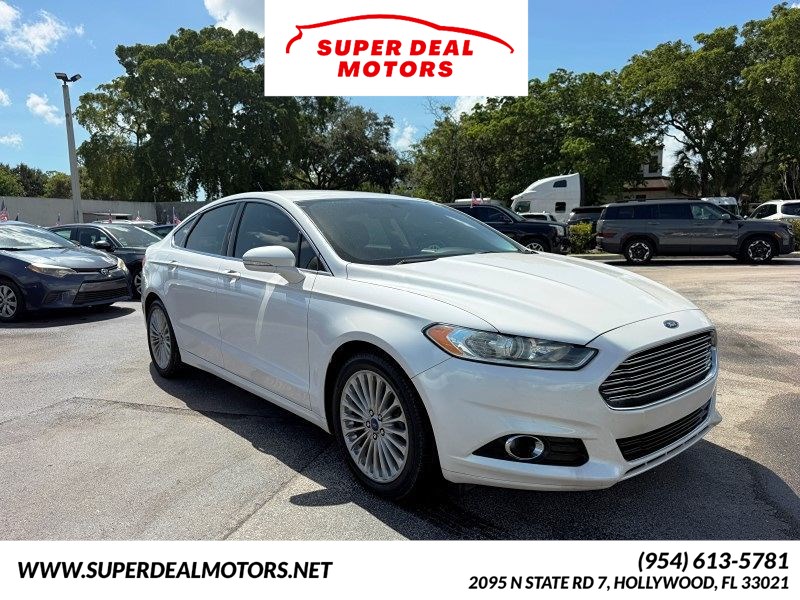White Platinum Metallic Tri-Coat 2016 Ford Fusion Sedan Front-Wheel Drive Automatic