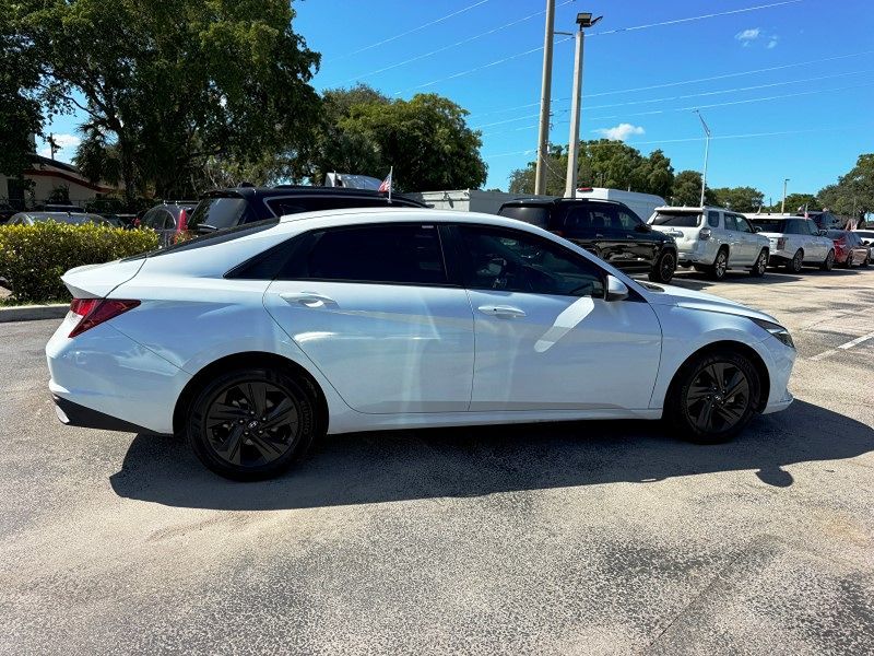 2022 Hyundai Elantra - $14,894