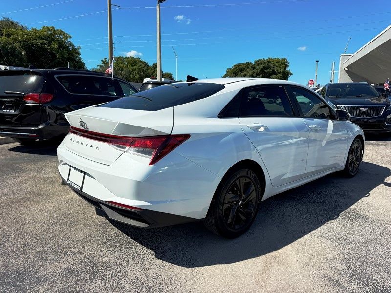 2022 Hyundai Elantra - $14,894