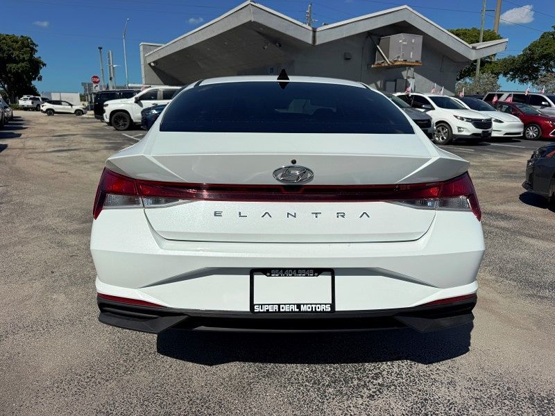2022 Hyundai Elantra - $14,894