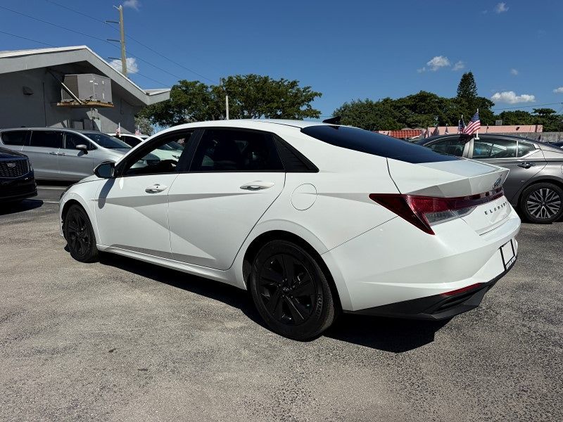 2022 Hyundai Elantra - $14,894
