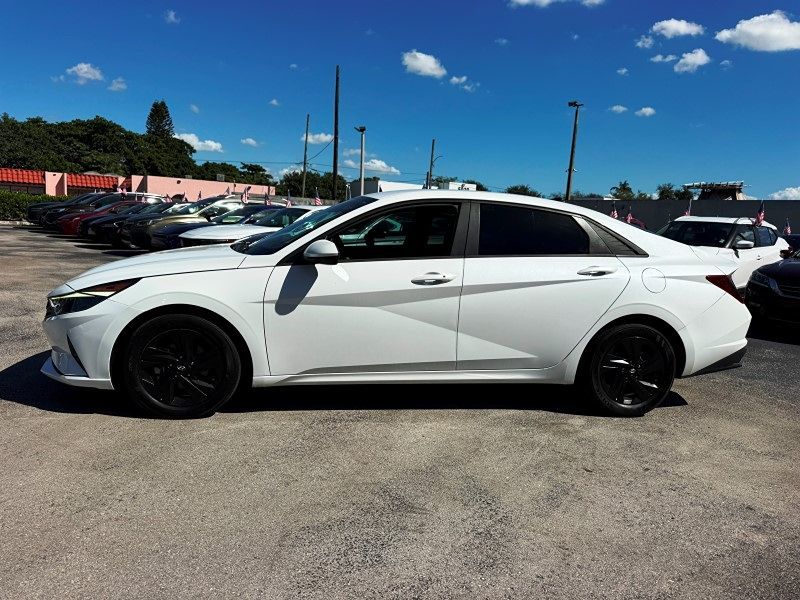 2022 Hyundai Elantra - $14,894