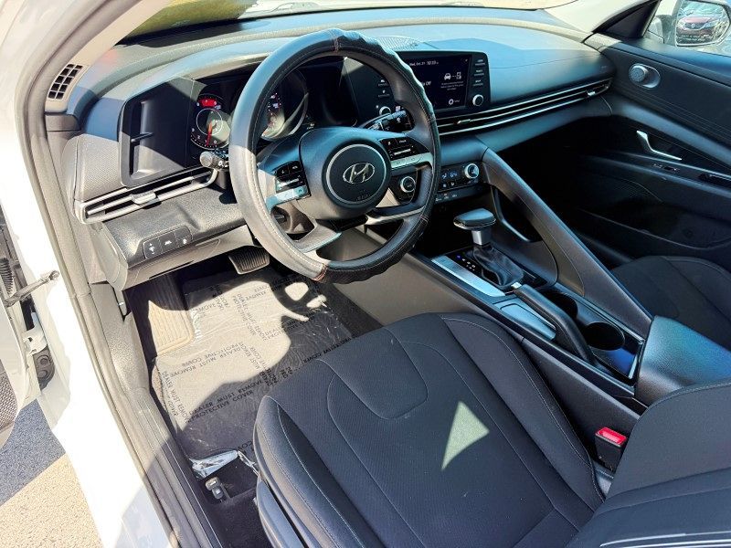 2022 Hyundai Elantra - $14,894