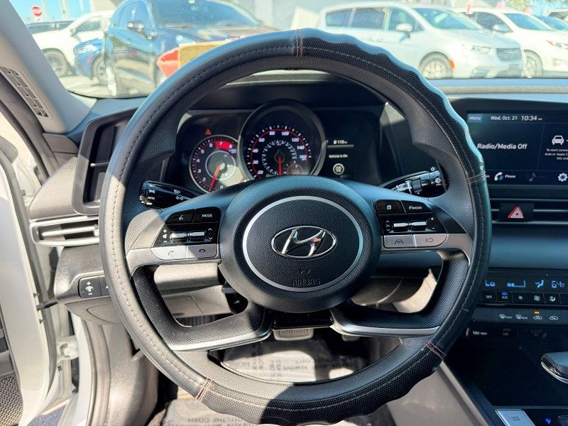 2022 Hyundai Elantra - $14,894