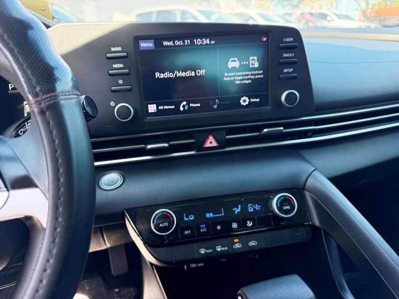 2022 Hyundai Elantra - $14,894