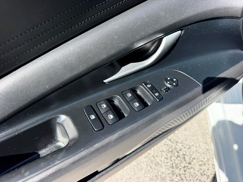 2022 Hyundai Elantra - $14,894