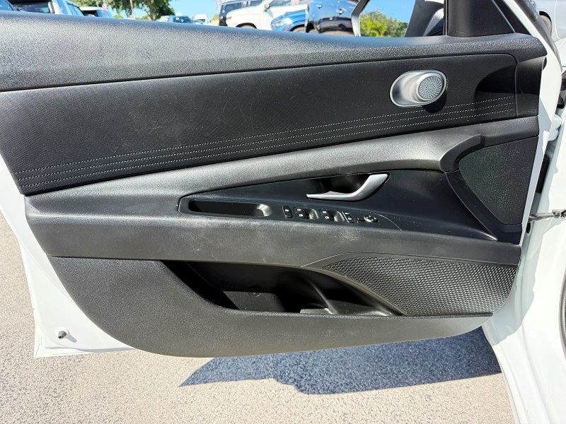 2022 Hyundai Elantra - $14,894