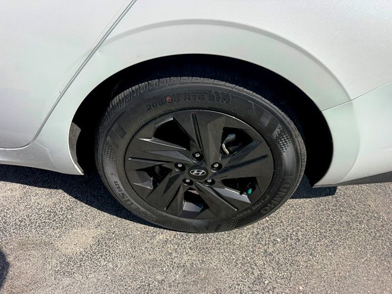 2022 Hyundai Elantra - $14,894