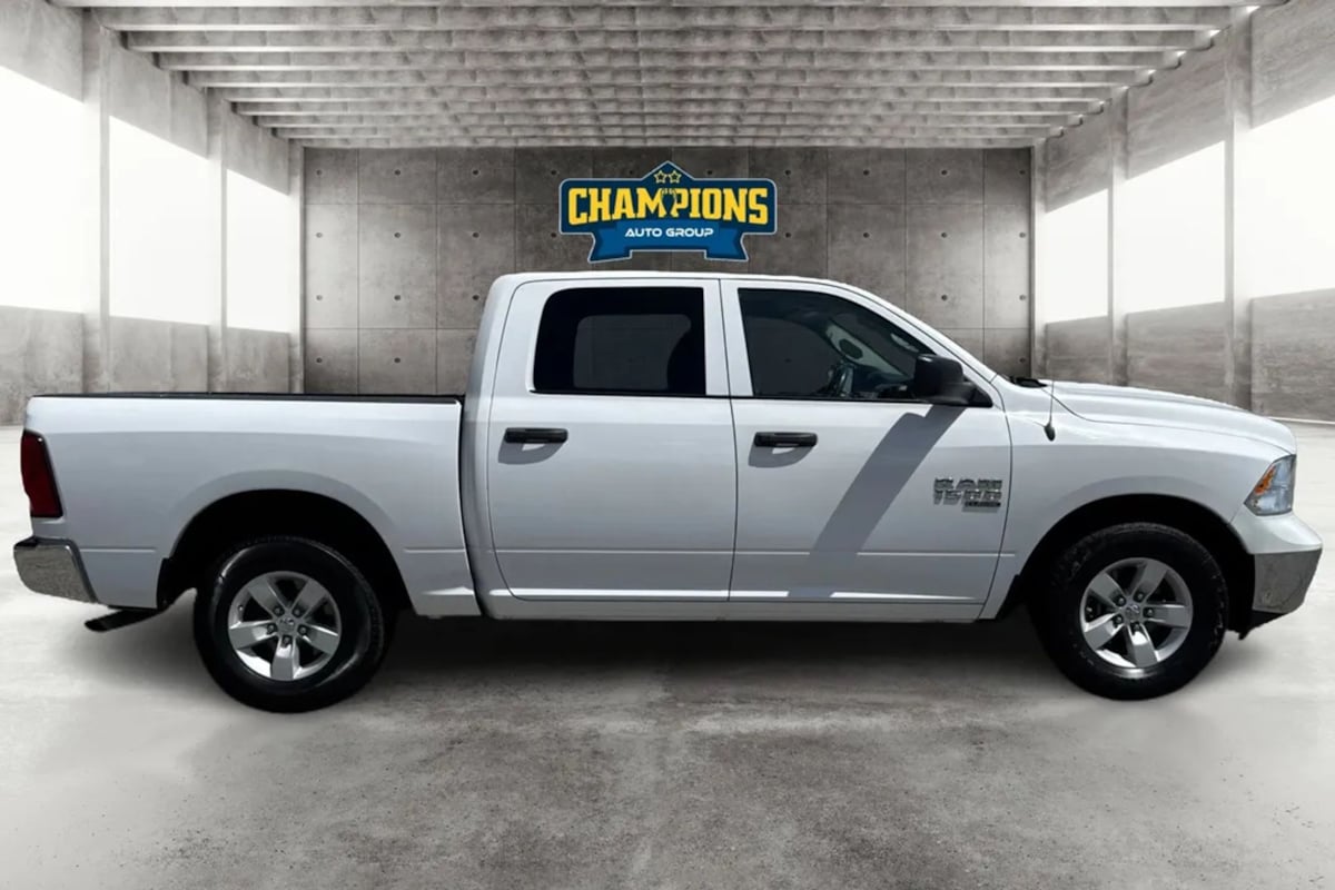 2022 RAM Ram 1500 Classic SLT - Photo 2