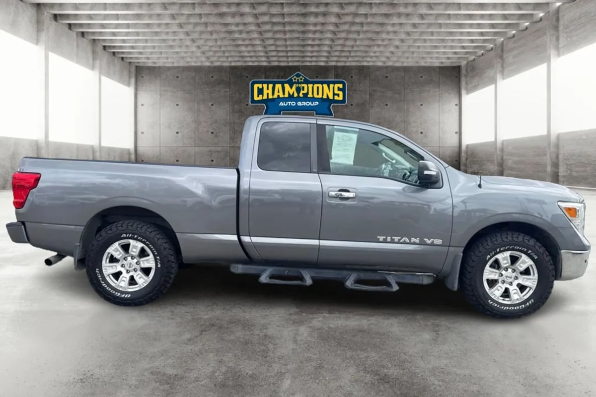 2018 Nissan Titan SV - Photo 2