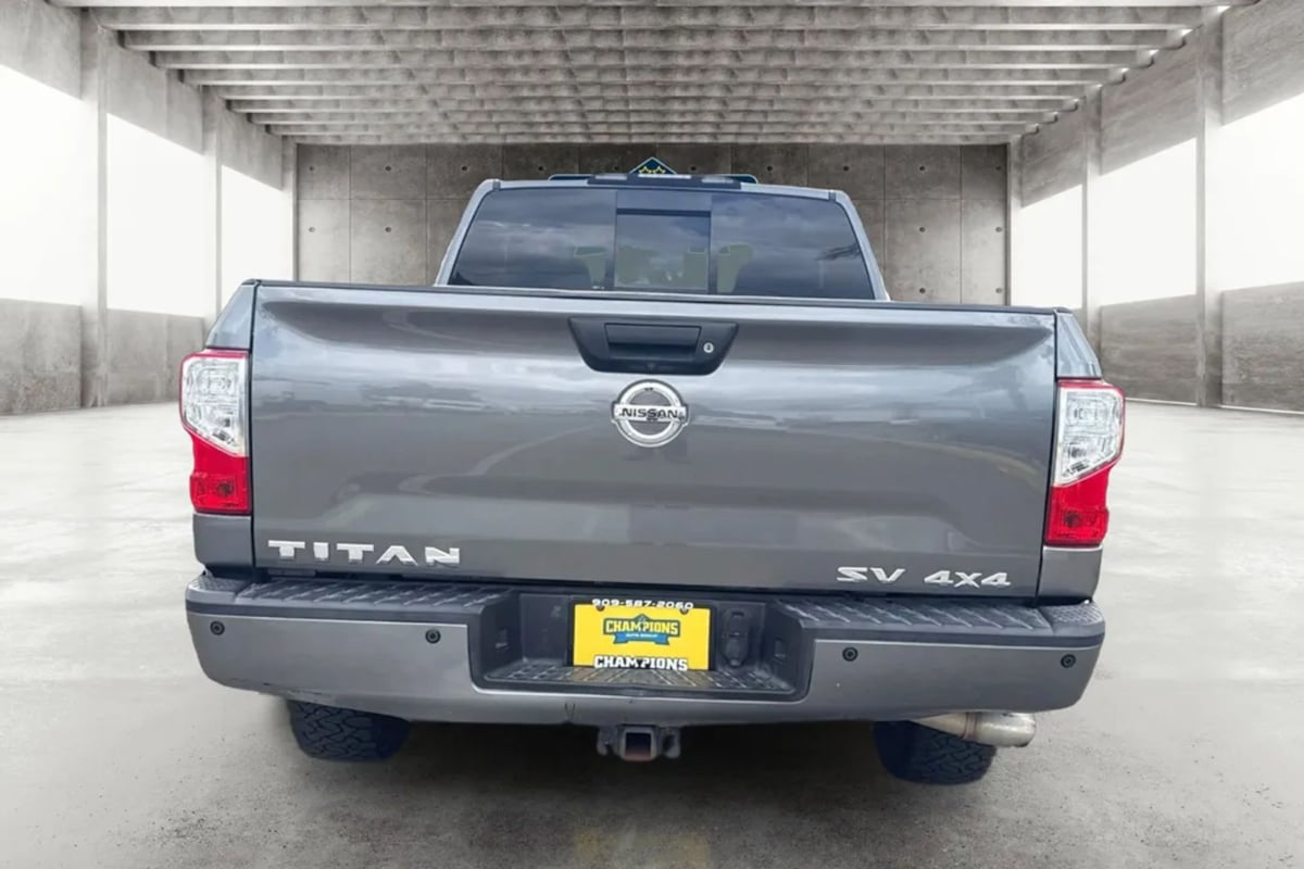 2018 Nissan Titan SV - Photo 4