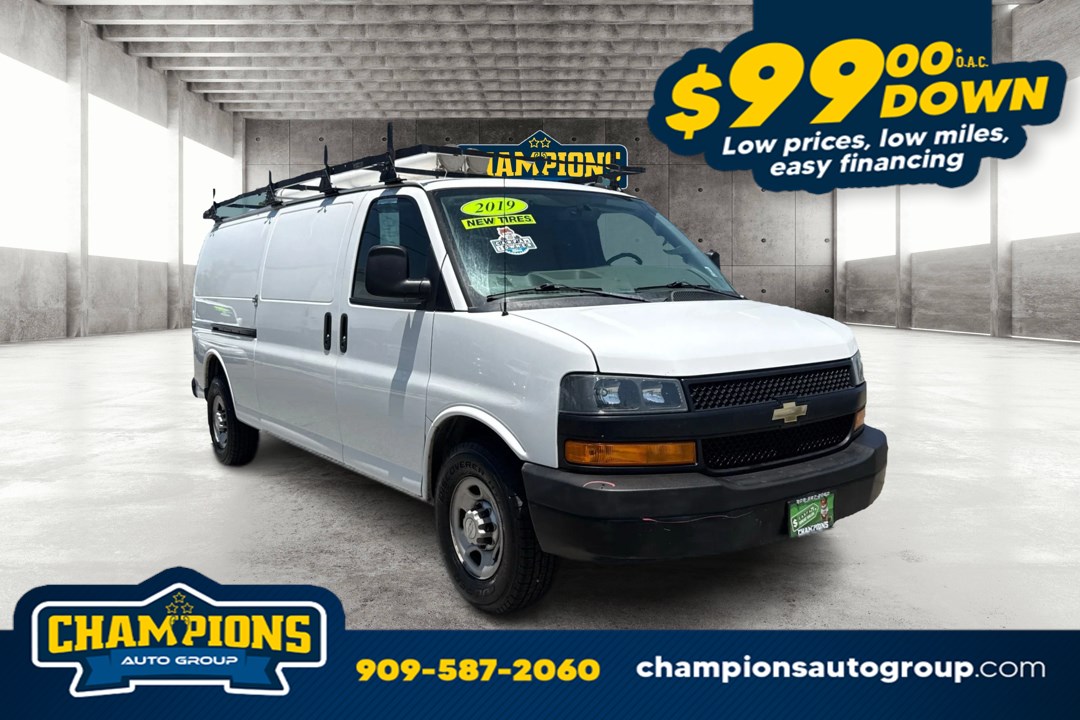 2019 Chevrolet Express 3500 Extended Work Van's photo