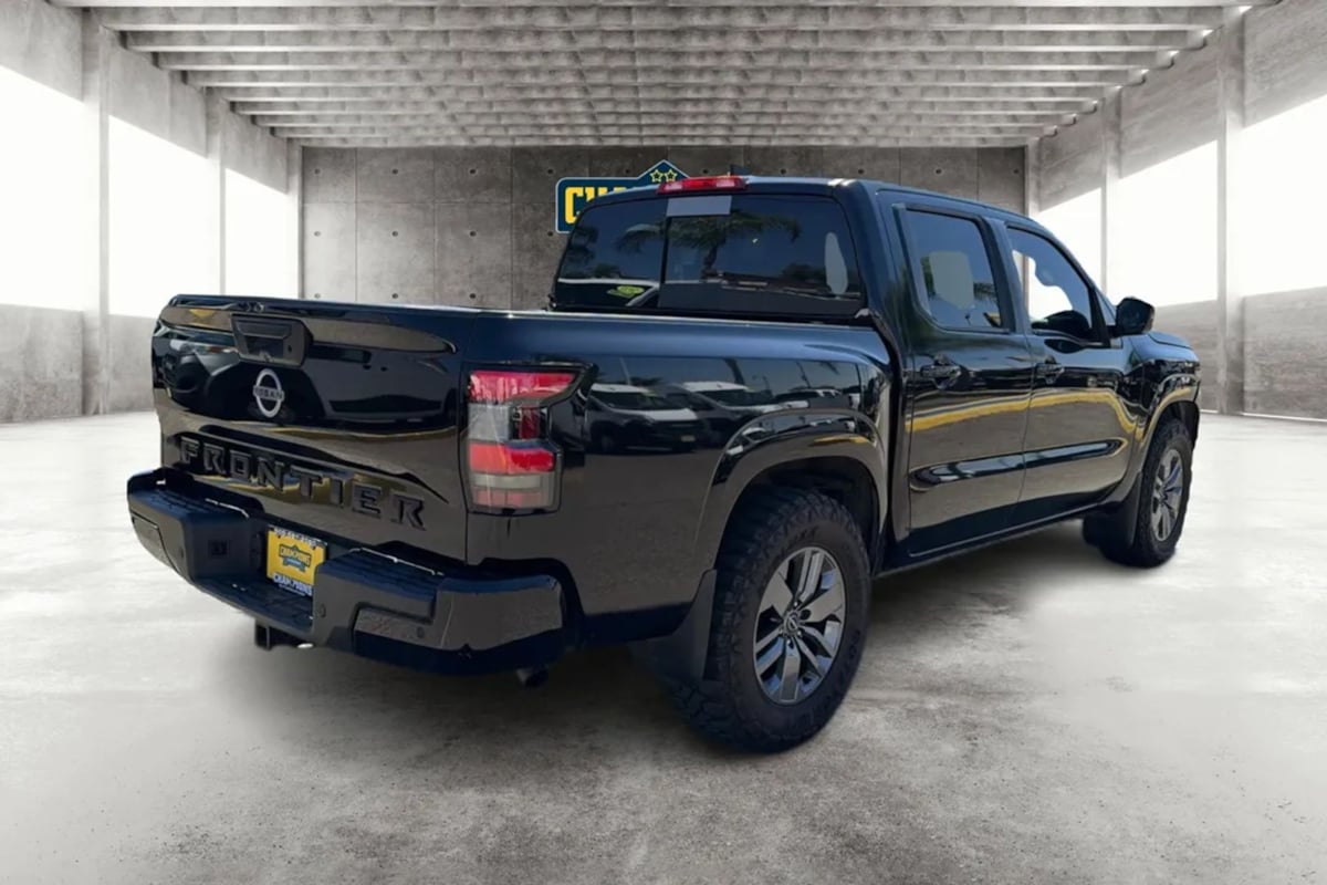 2025 Nissan Frontier SV - Photo 3