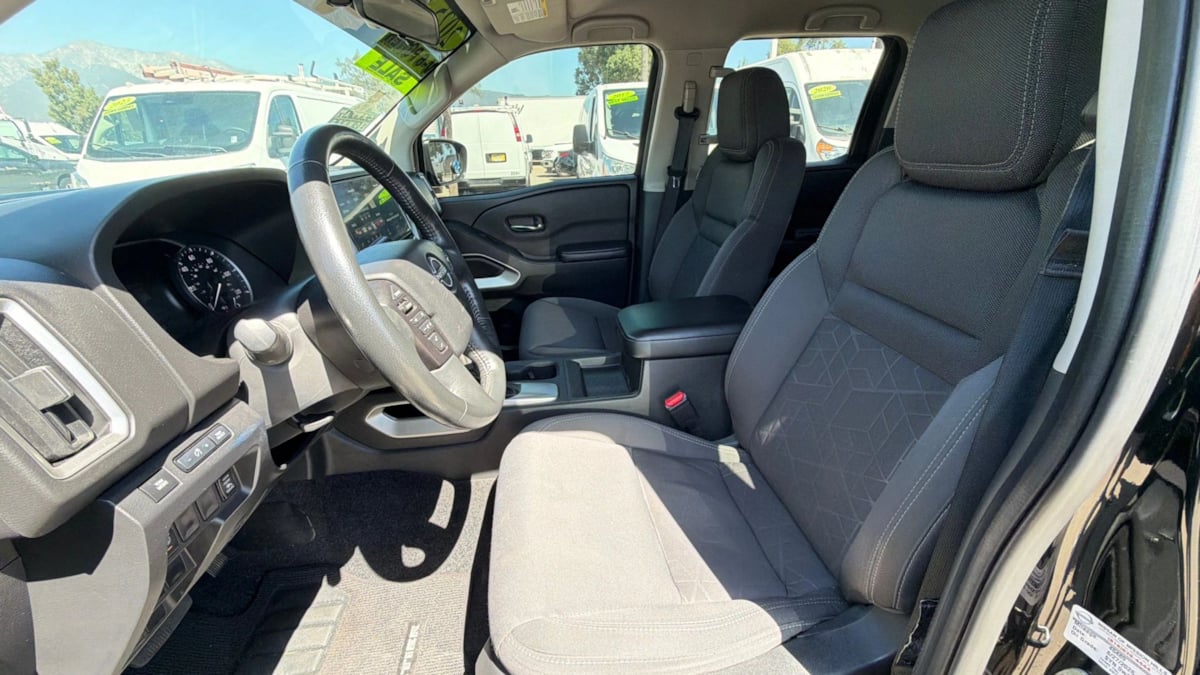 2025 Nissan Frontier SV - Photo 10