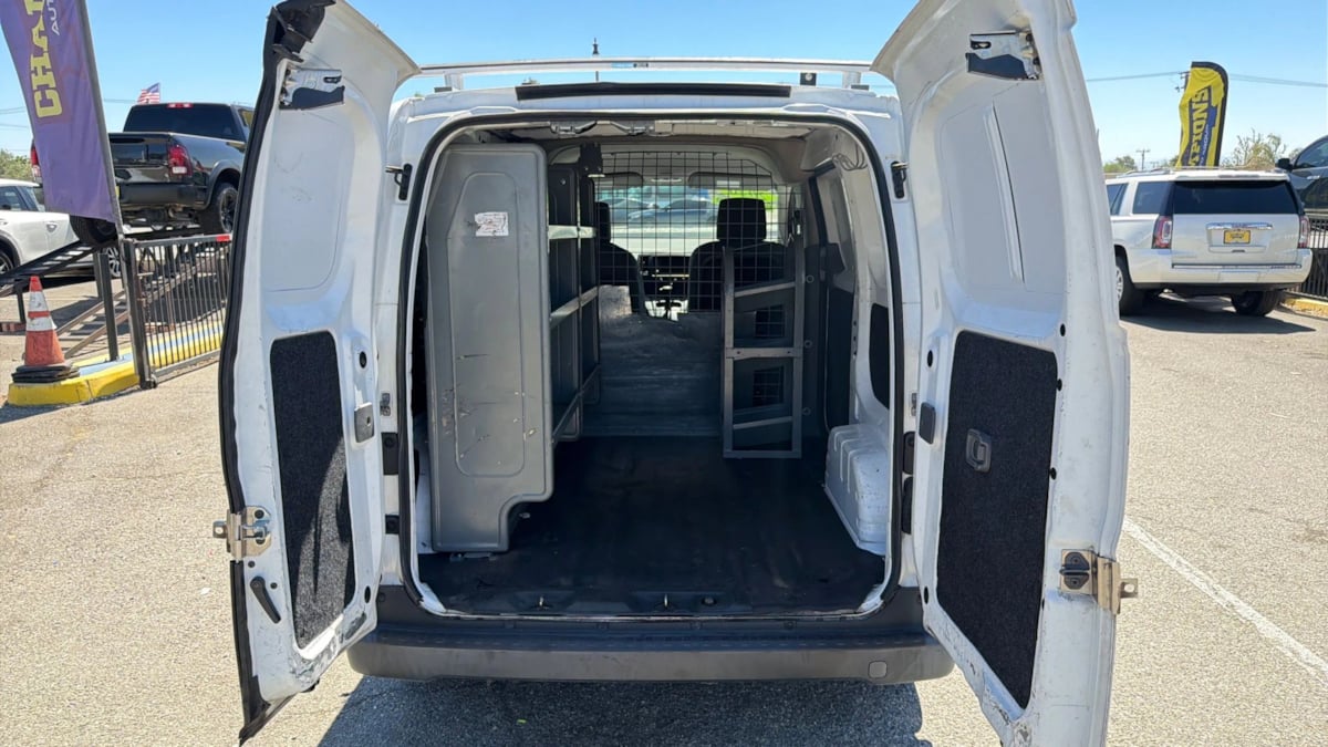 Nissan NV200 photo 13