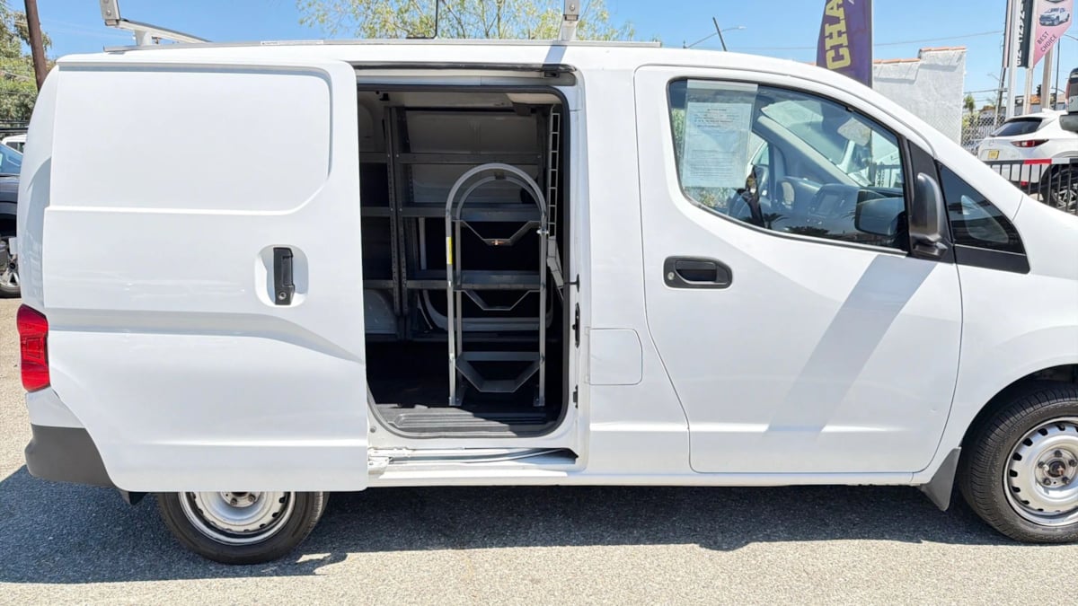 Nissan NV200 photo 23