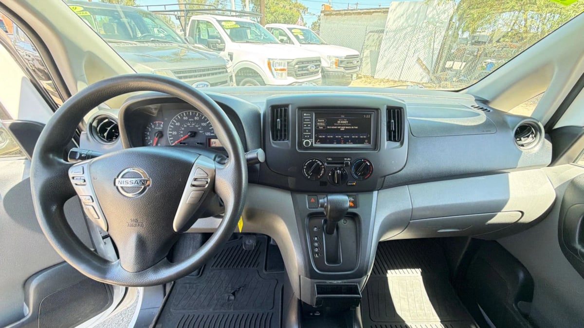 Nissan NV200 photo 26