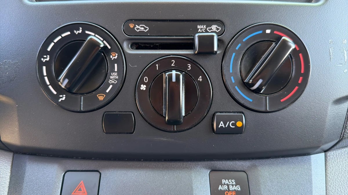Nissan NV200 photo 28