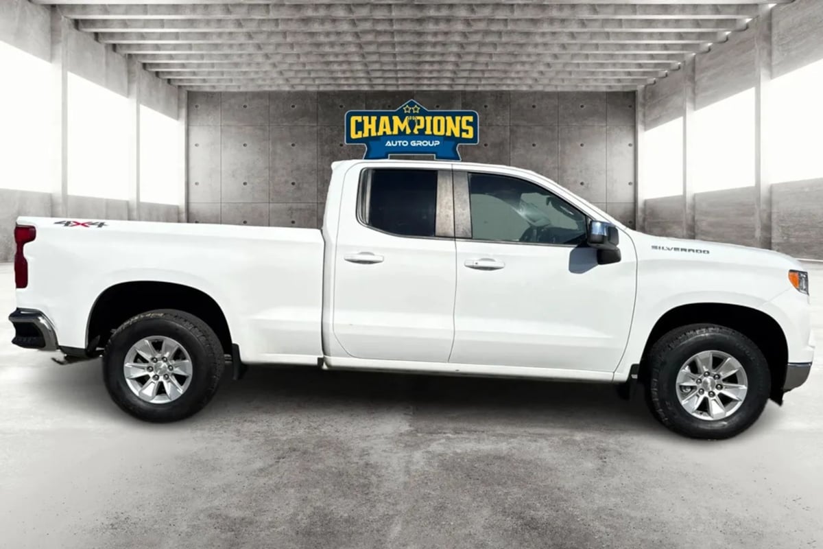 Chevrolet Silverado photo 2