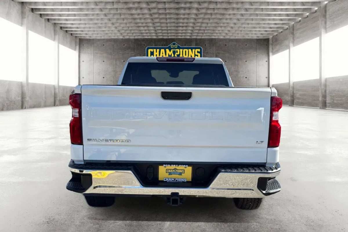 Chevrolet Silverado photo 4