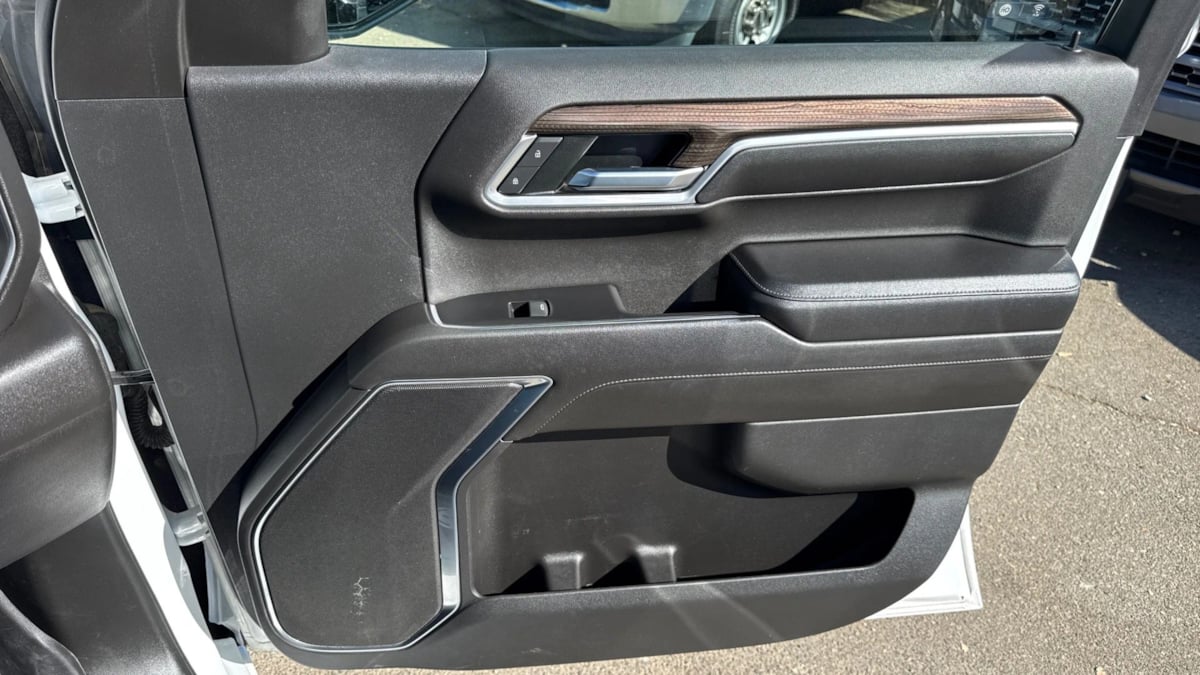 Chevrolet Silverado photo 22