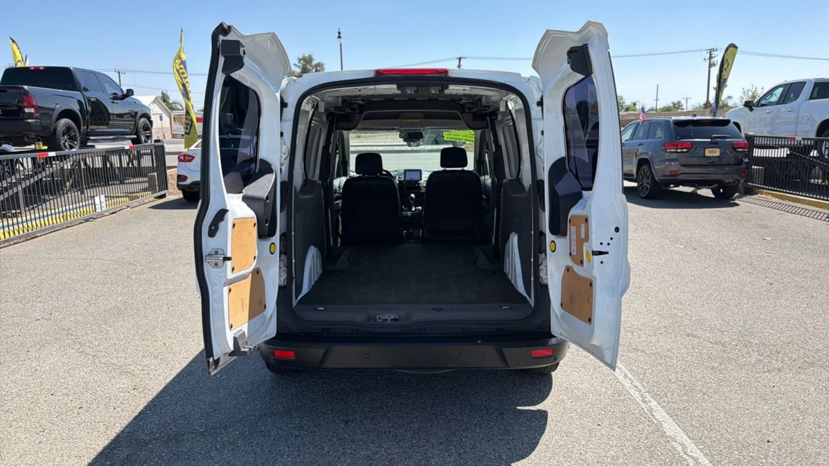 Ford Transit Connect photo 12