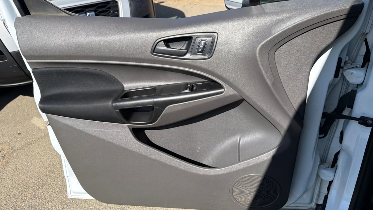 Ford Transit Connect photo 18
