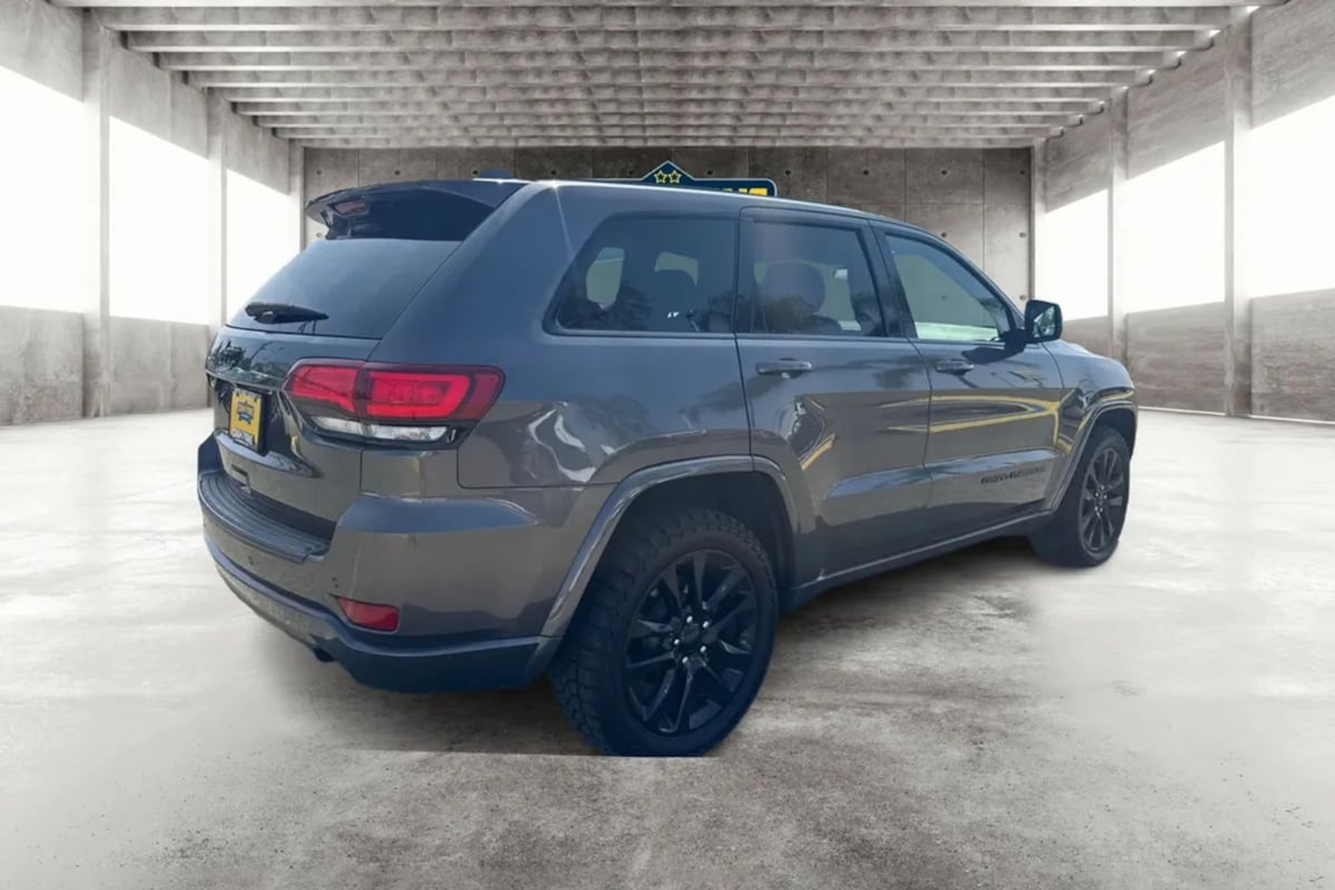 Jeep Grand Cherokee photo 3