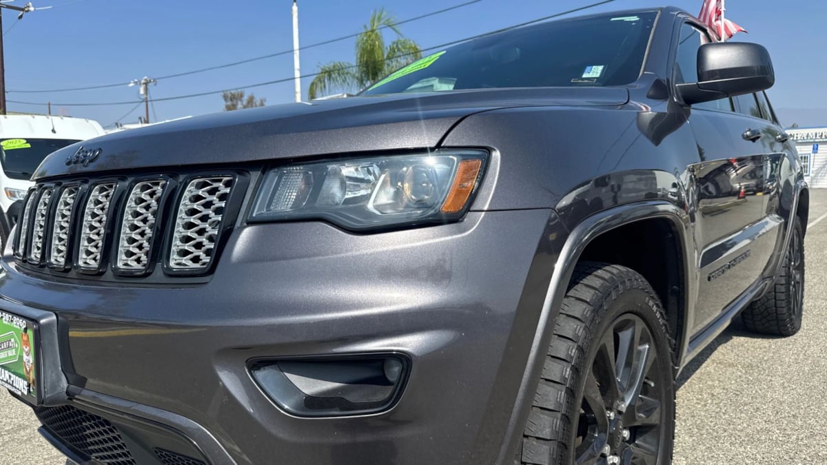 Jeep Grand Cherokee photo 26