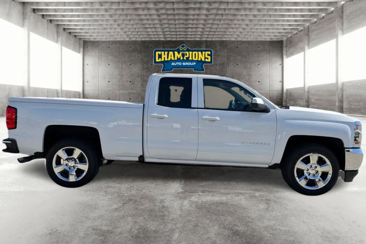 Chevrolet Silverado photo 2