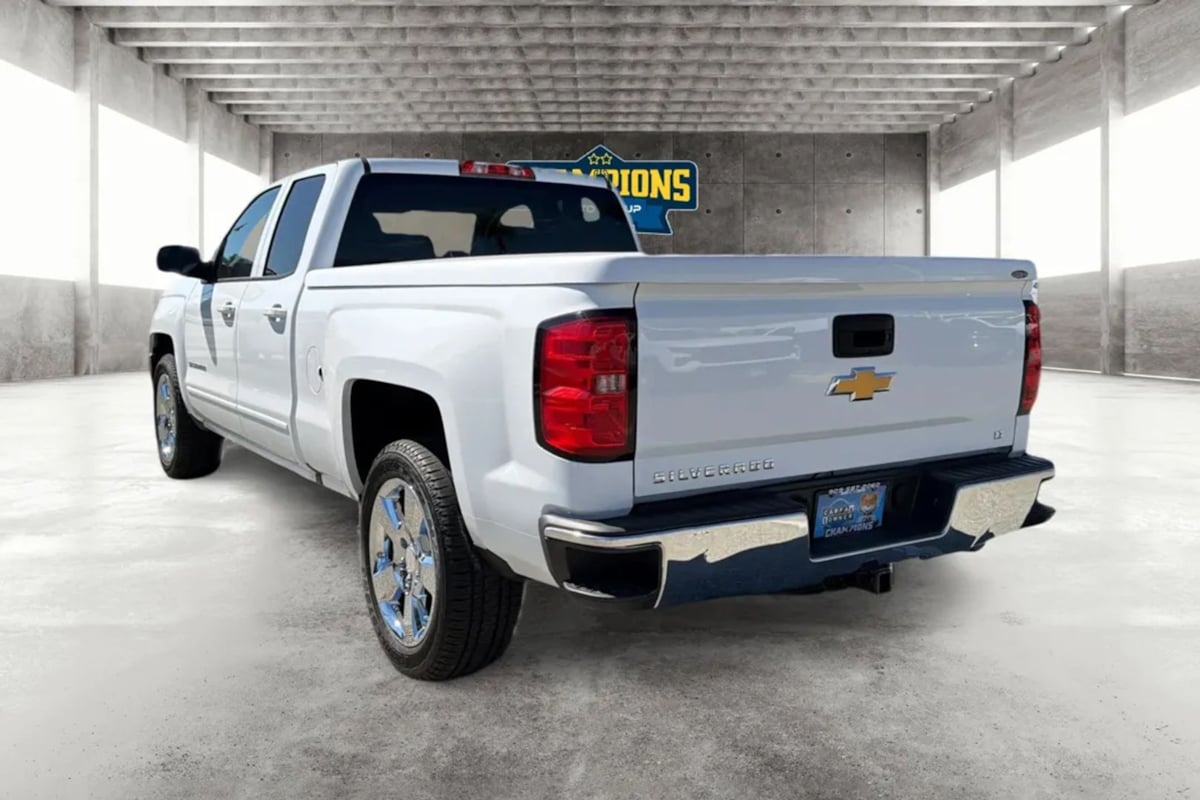 Chevrolet Silverado photo 5