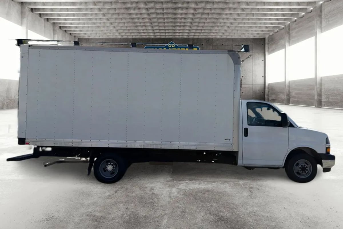 Chevrolet Express photo 2