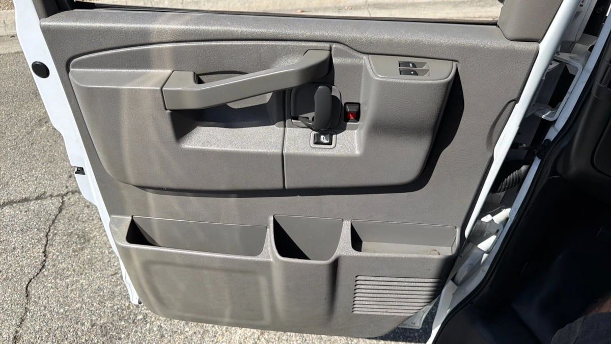 Chevrolet Express photo 19