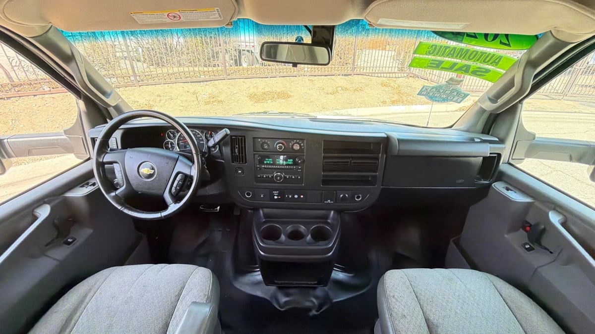 Chevrolet Express photo 29