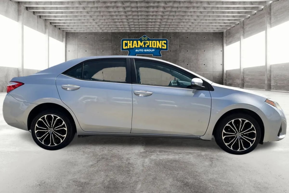 Toyota Corolla photo 2