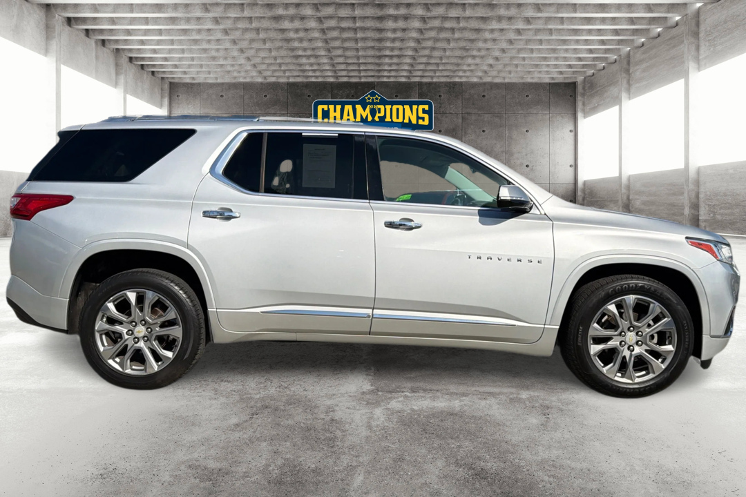 Chevrolet Traverse photo 2