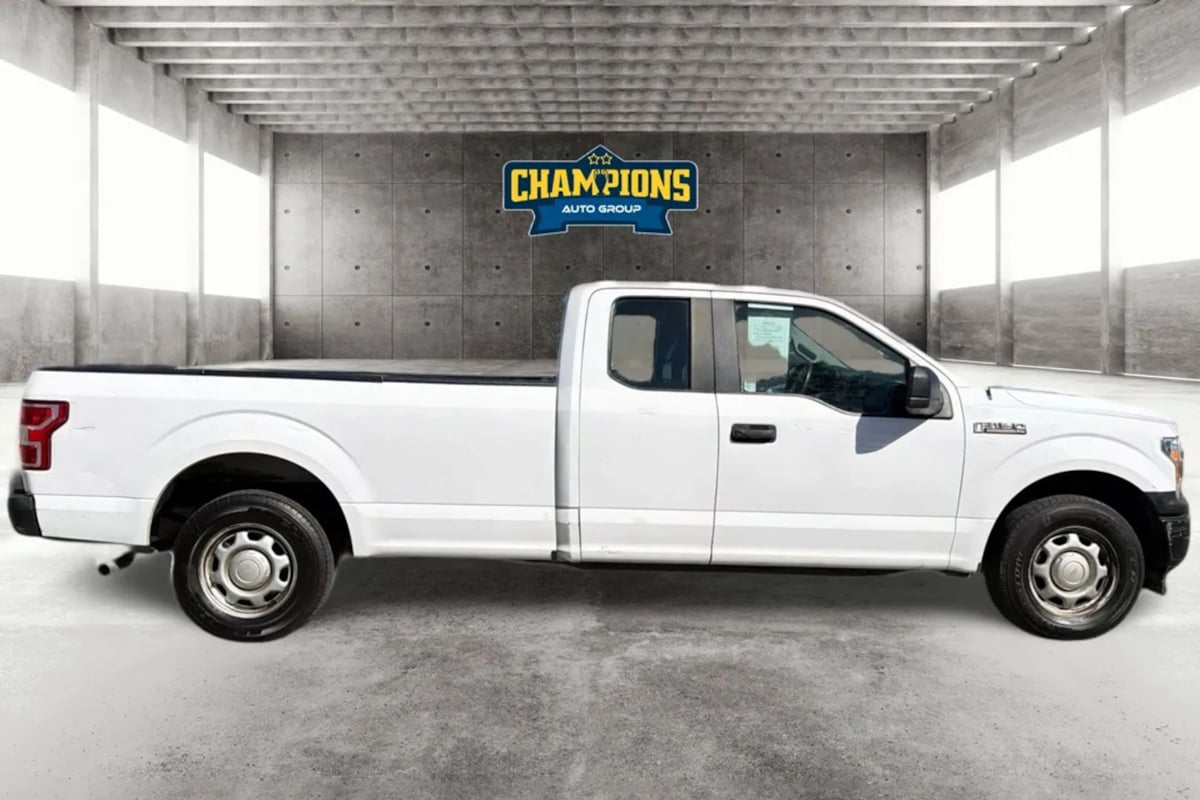 Ford F-150 photo 2