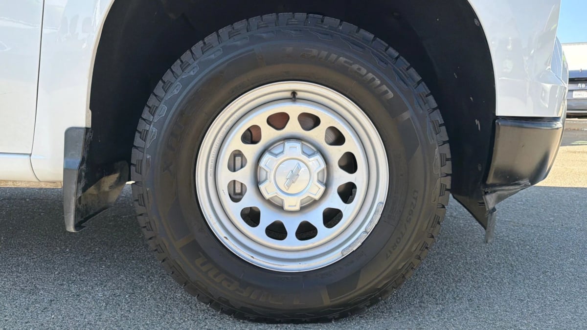 Chevrolet Silverado photo 27