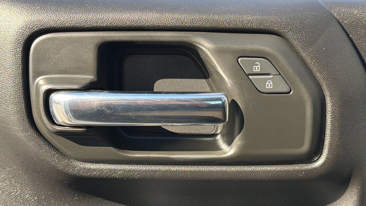 Chevrolet Silverado photo 32