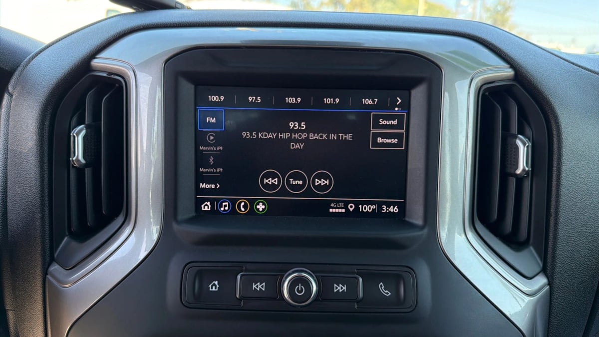 Chevrolet Silverado photo 35