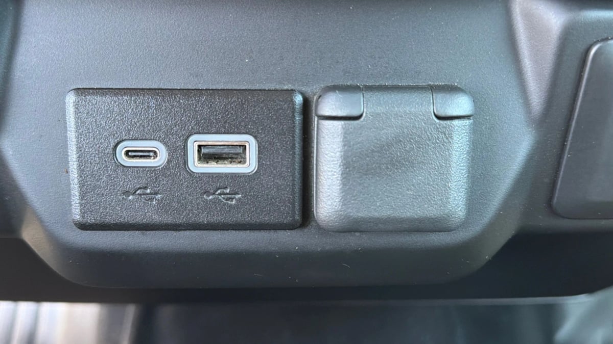 Chevrolet Silverado photo 37