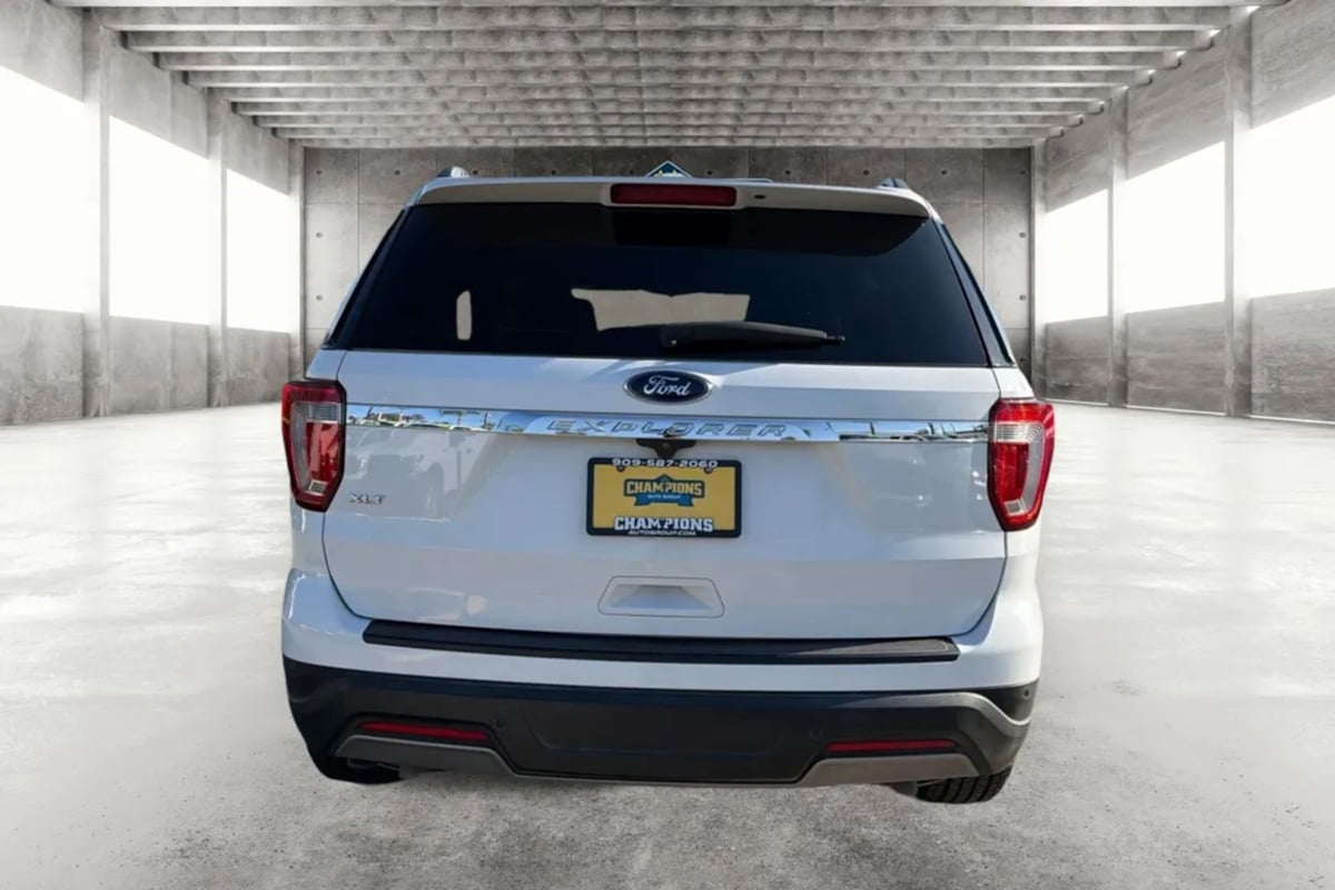Ford Explorer photo 4