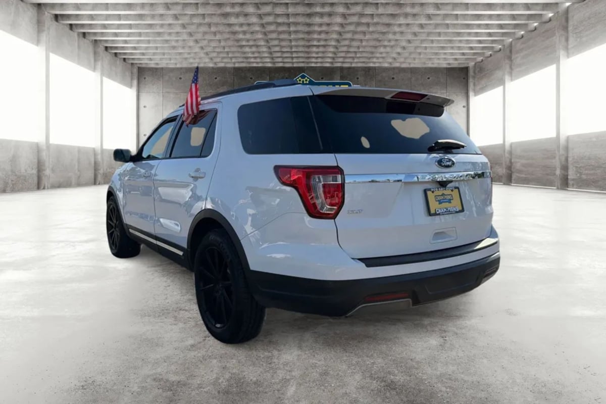 Ford Explorer photo 5