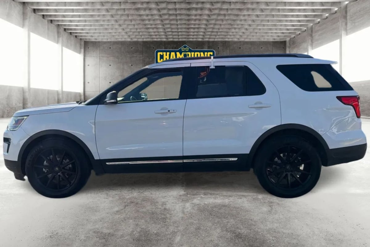 Ford Explorer photo 6