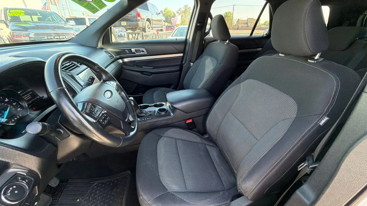 Ford Explorer photo 10