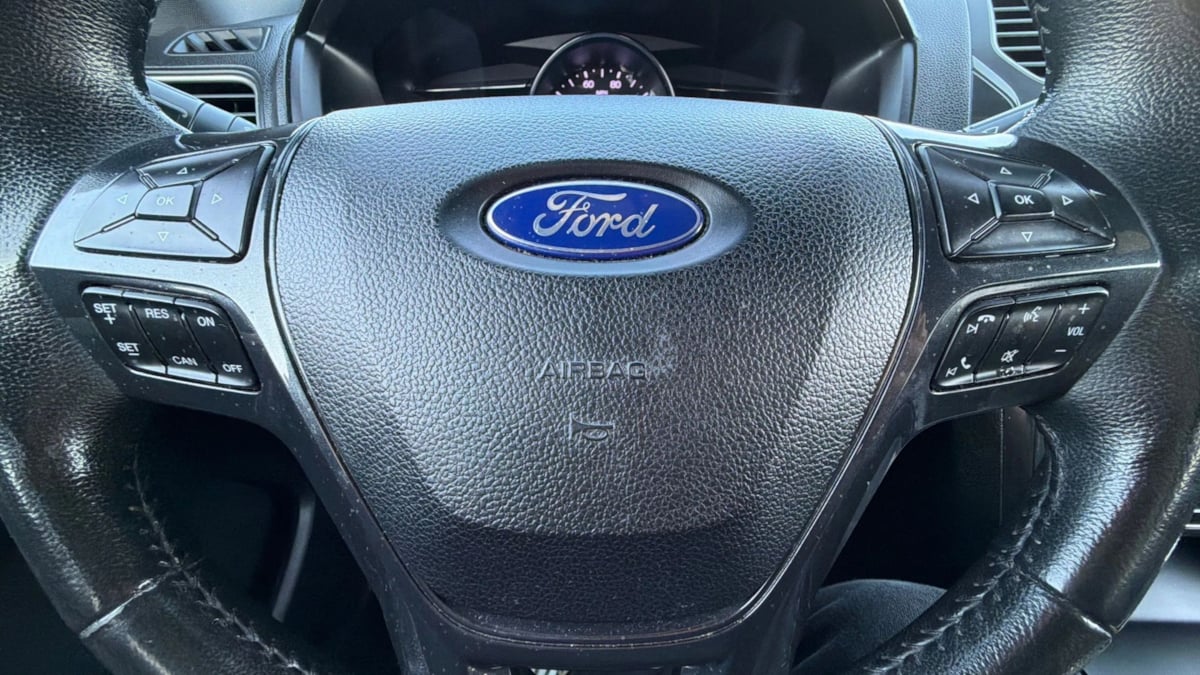 Ford Explorer photo 18