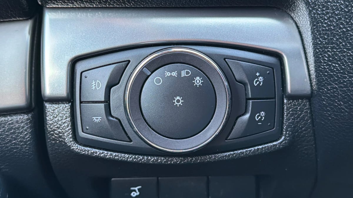 Ford Explorer photo 19